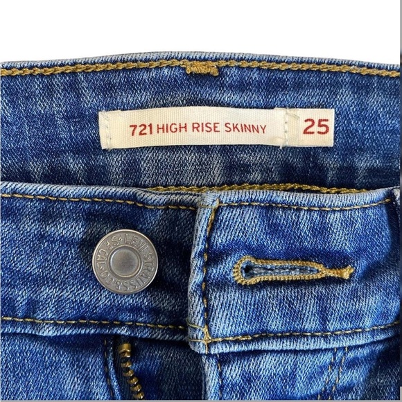 Levi's Jeans - Picture 2 of 3